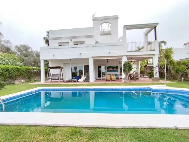 Chalet con Piscina en Sanlúcar para 8 Personas