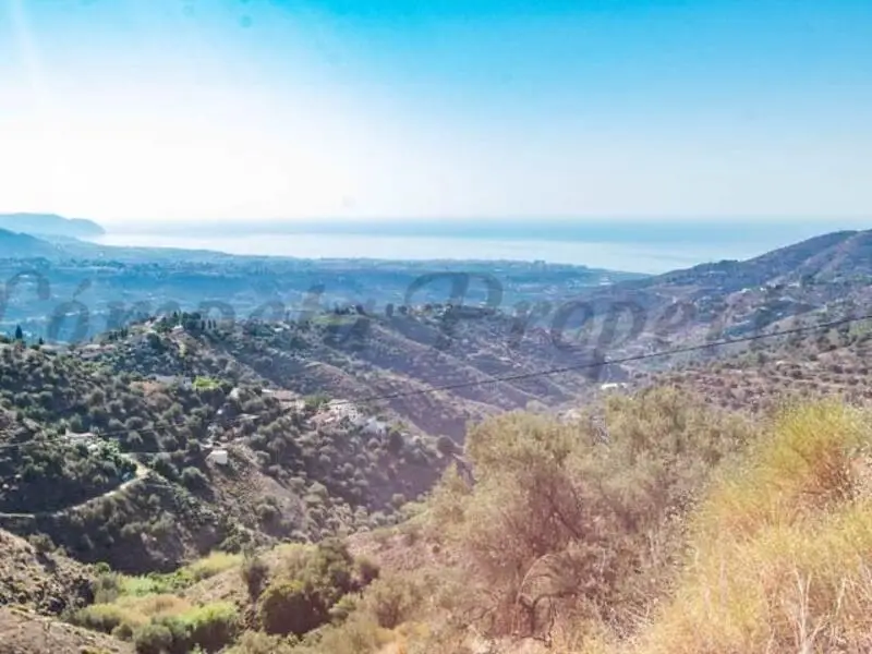 Parcela Rústica con Vistas al Mar en Torrox Málaga