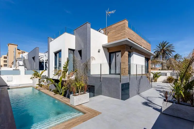 Villa 4 Dormitorios Torrevieja Cerca de Playa Vistas al Mar