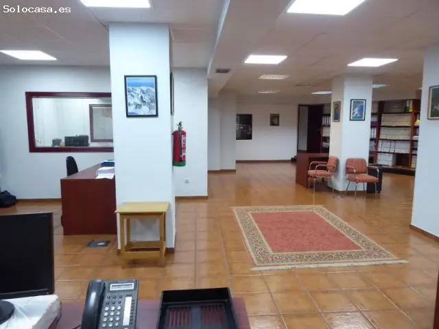Oficina 400m2 Planta Baja y Sotano Seis Despachos