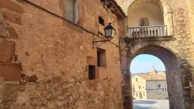 Casona historica en Siguenza con muralla medieval
