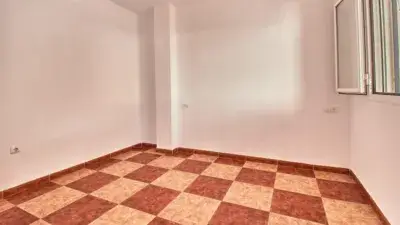 Casa Triplex en Venta: Dos Entradas, Gran Espacio y Excelente Ubicacion