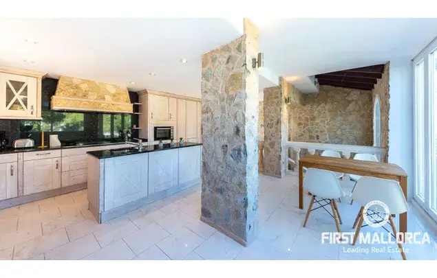 Rent 6 bedroom house of 680 m² in Calvià