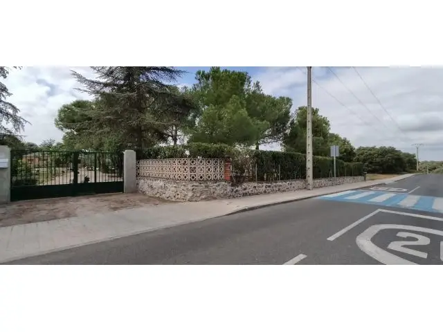 Finca 5000m2 con Chalet Piscina y Posibilidad de Permuta