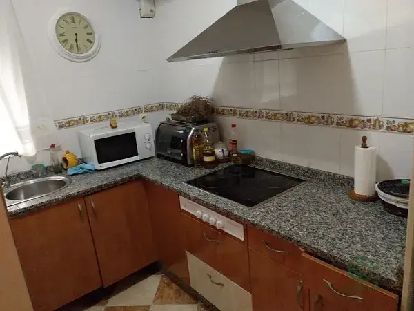 Casa con Nave Industrial en Brenes 325m2