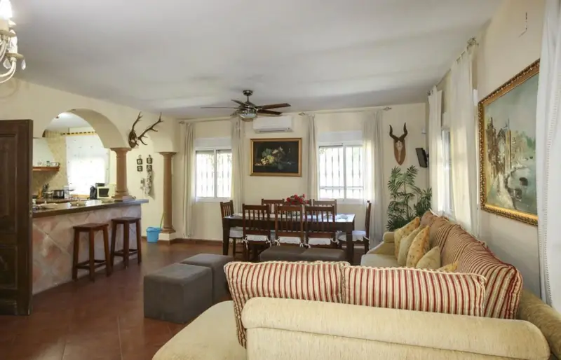 Casa de Campo con 5 Dormitorios en Monda