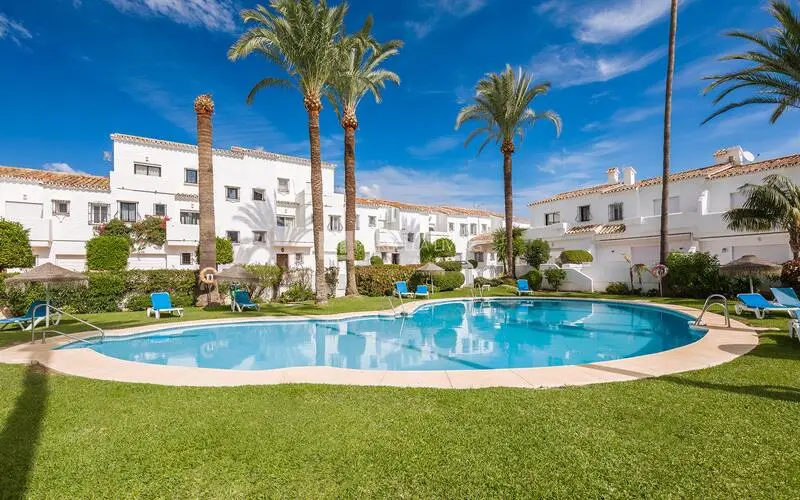 3 Dormitorios Adosado en Venta Nueva Andalucía Málaga