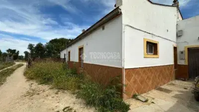 Casa rústica en venta en Utrera