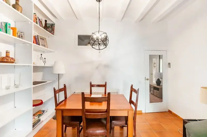 Apartamento en alquiler de 3 dormitorios y 1 ba																																																																																																																																																																																																																																																																																																																																																																																																																																																																																																																																																																																																																																																																																																																																																																																																																																																																																																																																																																																																																																																																																																																																						
																																																																																																																																																																																																																																																																																																																																																																																																																																																																																																															
ño Barcelona.  Este inmueble es perfecto para familias o estudiantes.