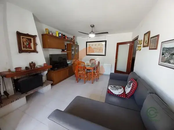 Casa Adosada en Montmell con Piscina - Ideal para Familias