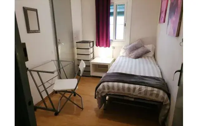 Habitacion en apartamento cerca Sagrada Familia