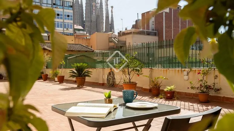 Piso con Terraza y Vistas a la Sagrada Familia en el Eixample