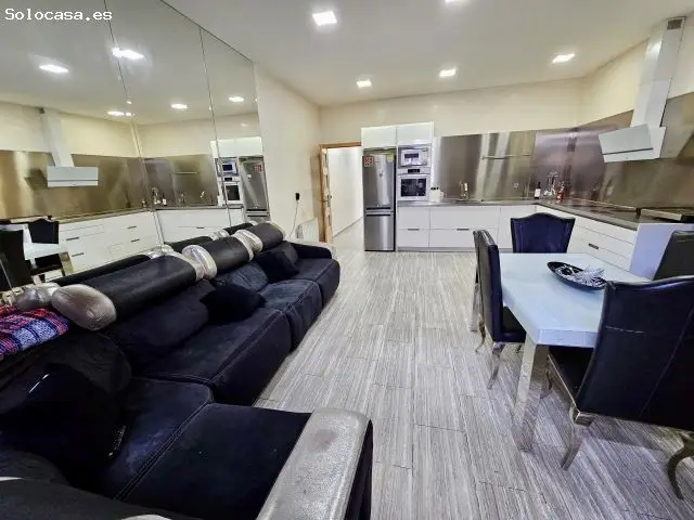 Casa De 2 Plantas Con Patio Y Garaje En Venta En La Creu De Barbera, Sabadell