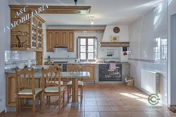 Casa en Venta cerca de Lugo 4 Dormitorios 270m2