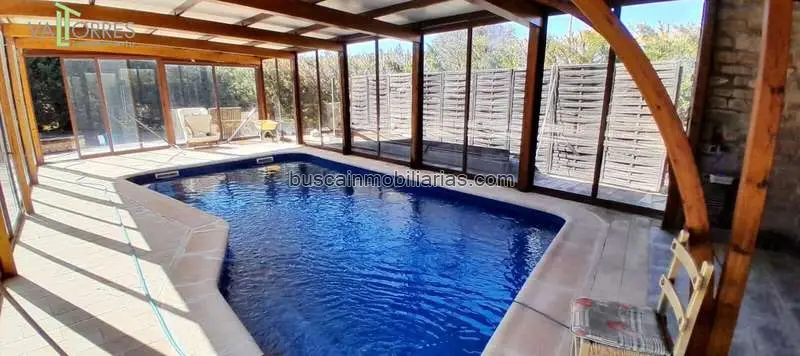 Chalet con Piscina y Jardin en Teruel