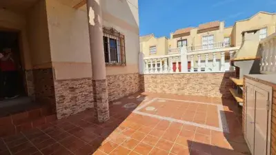 Casa adosada en esquina Huércal de Almería zona nueva