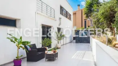 Casa de Lujo en Venta en Borriol con Piscina y Jardin
