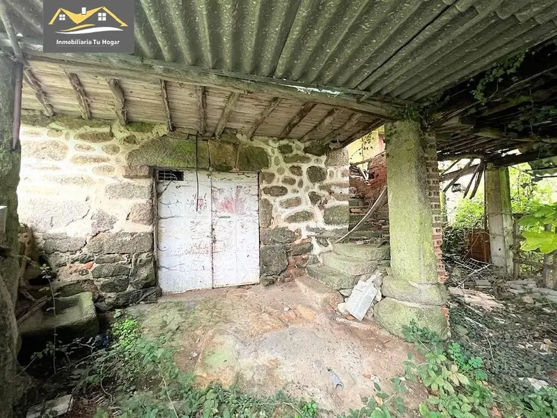 Casa con Patio en Ourense para Reformar