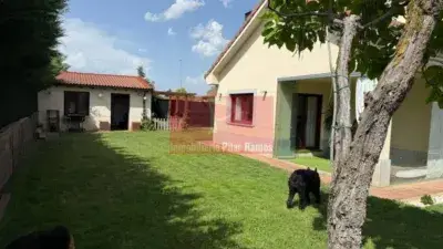 Chalet en Venta Villaquilambre 210m2 4 Dormitorios 2 Baños