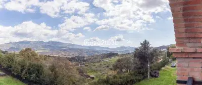 Finca Rústica en Cortes de la Frontera con Piscina y Establos