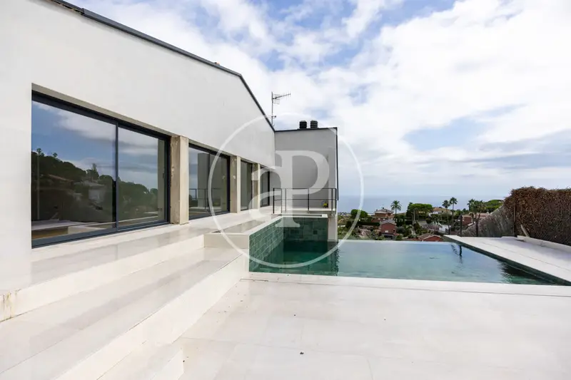 Casa de Lujo en Alella con Vistas al Mar