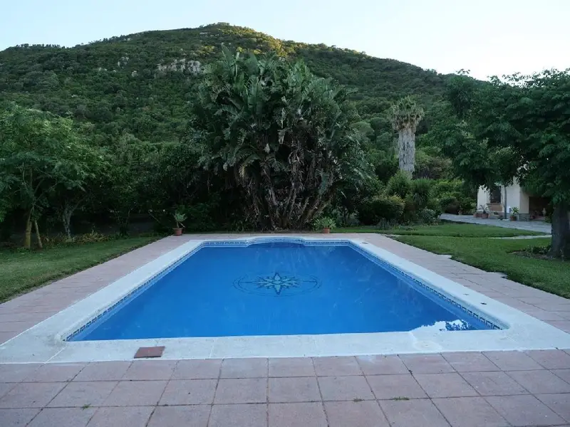 Chalet con Piscina en Benaharás Los Barrios