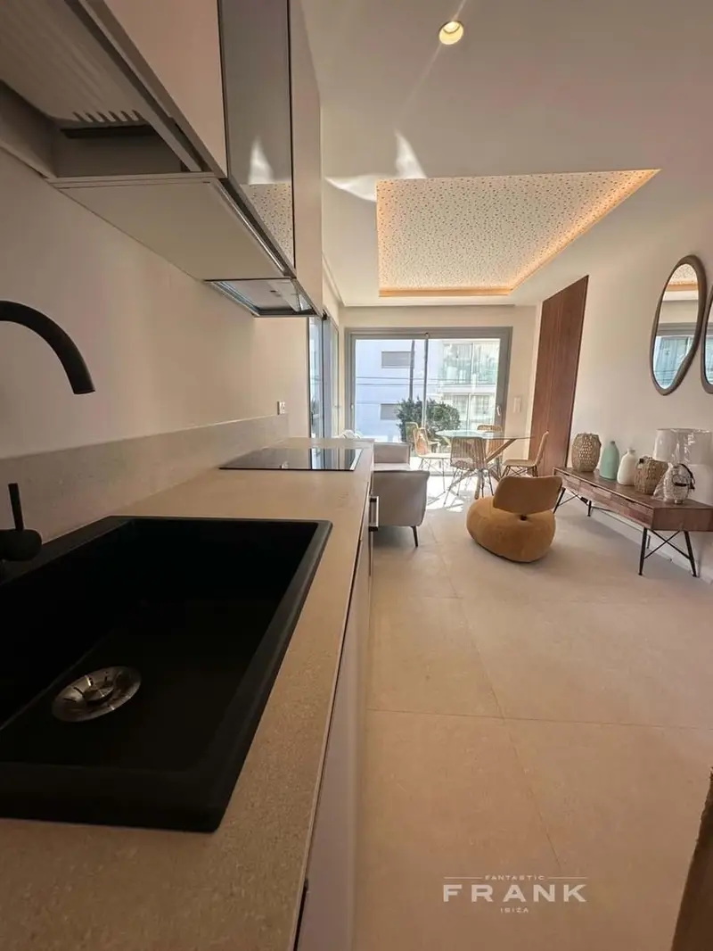Apartamentos en Cala Gracio Ibiza: Lujo frente al mar