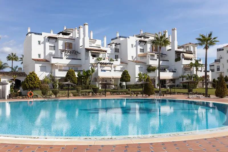 Apartamento 3 Dormitorios San Pedro Alcántara Alquiler
