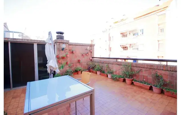 Rent a room of 100 m² in Barcelona