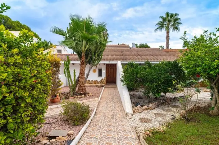 Villa de Lujo en Villamartin 4 Dormitorios y Piscina Privada