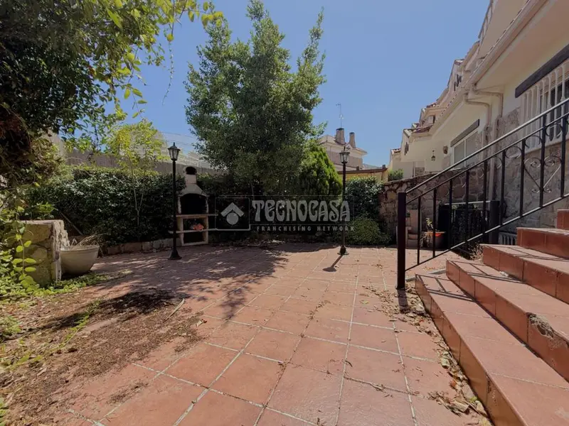 Chalet Pareado en Arroyomolinos 5 Dormitorios 260m2