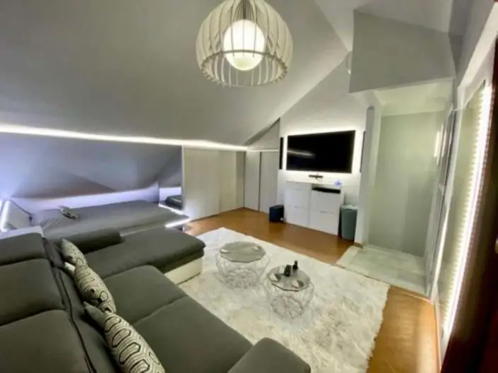 Villa 5 Dormitorios en Venta