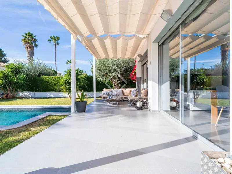 Chalet en Venta El Vendrell Diseño Racionalista Cerca de la Playa