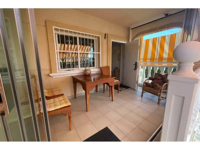 Casa en Orihuela con Terraza - Amueblada y Lista para Mudarse