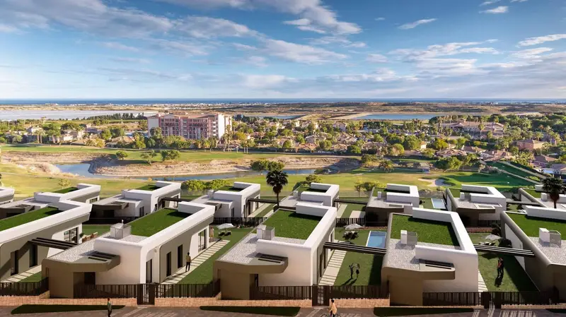 Chalet en Venta en Urbanizacion con Vistas al Mar y Campo de Golf