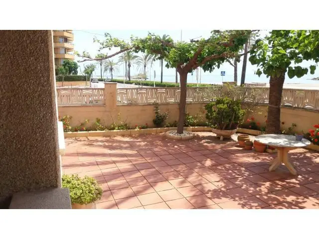 Planta Baja en Cunit con Terraza de 130m2 y Acceso al Paseo Marítimo