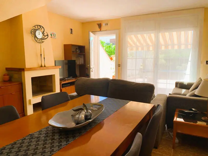 Casa reformada con jardin cerca de la playa en Cubelles Maritim