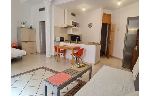 Estudio Amueblado en La Rambla Barcelona