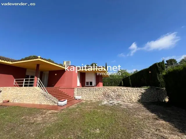 Chalet en Ontinyent zona La Solana con jardin y garaje