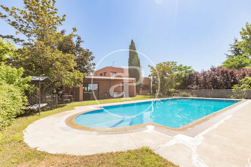 Casa en Venta Fuente del Fresno Chalet 490m2 5 Dormitorios Piscina Jardin