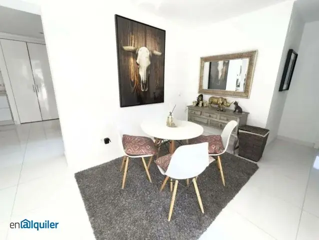 Apartamento en Puerto Banús: 3 Dormitorios, 2 Baños, Cerca de la Playa