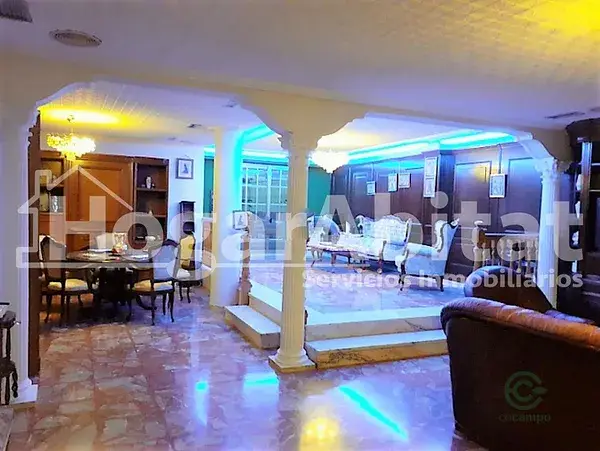 Chalet en Picassent con Piscina y Garaje para 9 Coches