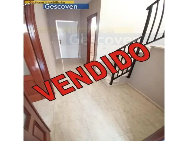 Chalet Adosado con Patios Parking y Terrazas