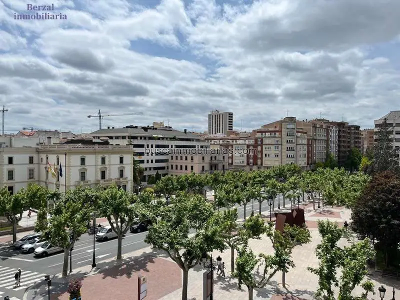 Piso en venta en Logroño centro: 200m2, 6 dormitorios, terraza