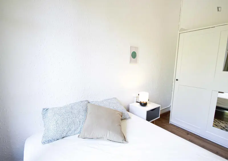 Habitacion Doble con Balcon en Piso Compartido Eixample