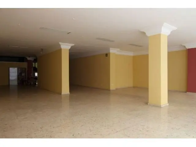 Amplio Local Comercial 500m2 Centro Badajoz