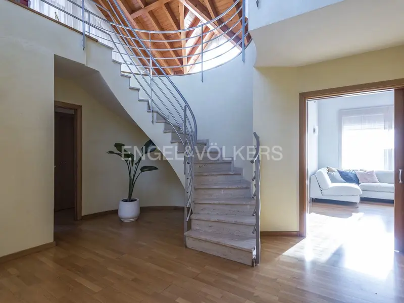 Chalet en Mira Sol Sant Cugat 3 plantas Jardin 6 plazas parking
