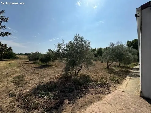 Casa Rural Autosuficiente con Piscina y Nave