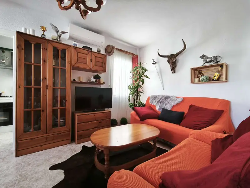 Apartamento en Orihuela con Piscina y Vistas al Mar