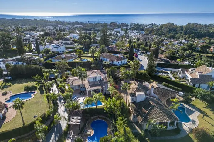 Villa 5 Dormitorios Lujosa Elviria Marbella